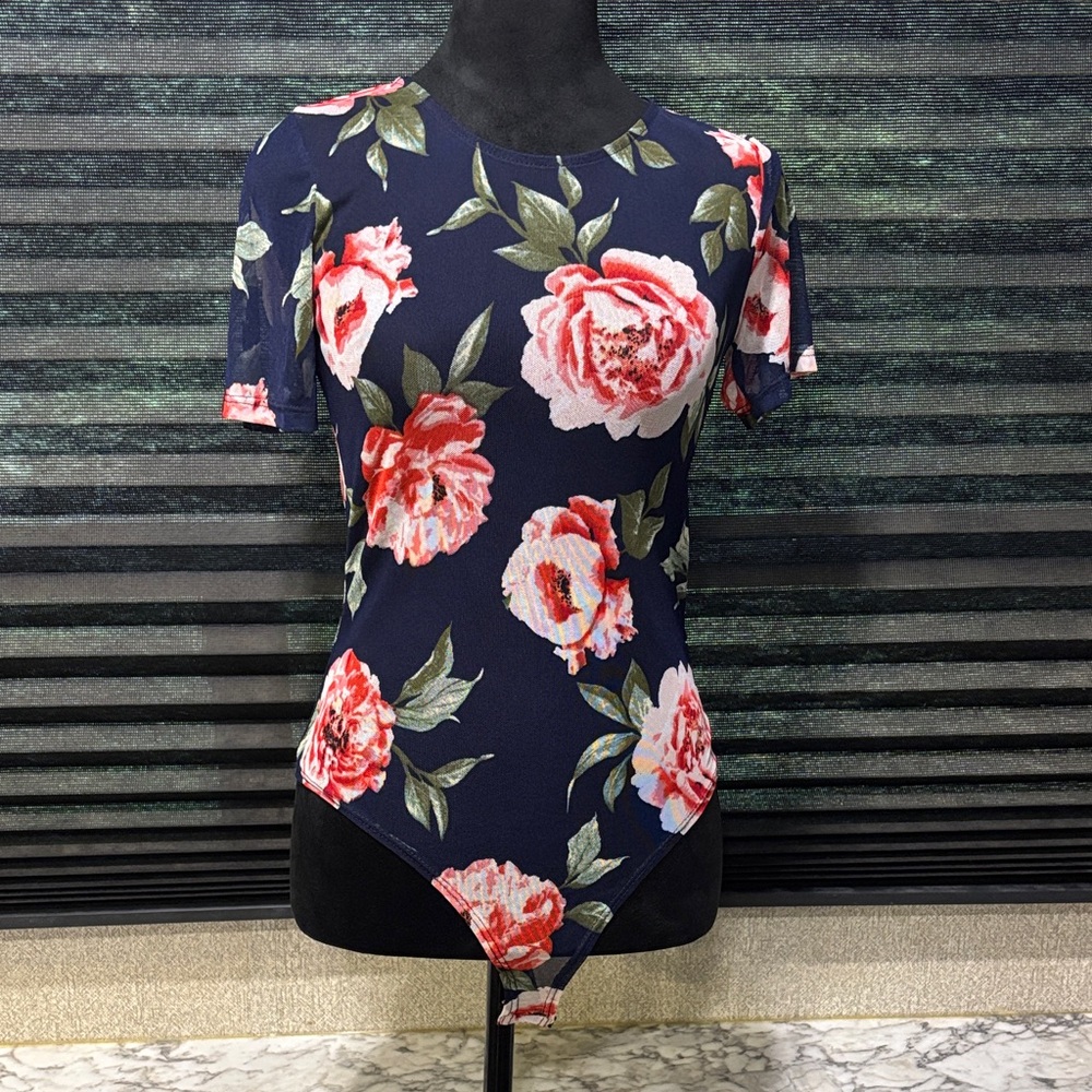 Mikey & Joey Women’s Blue w Flora Rose Print SS Sheer Bodysuit Size Medium NWT